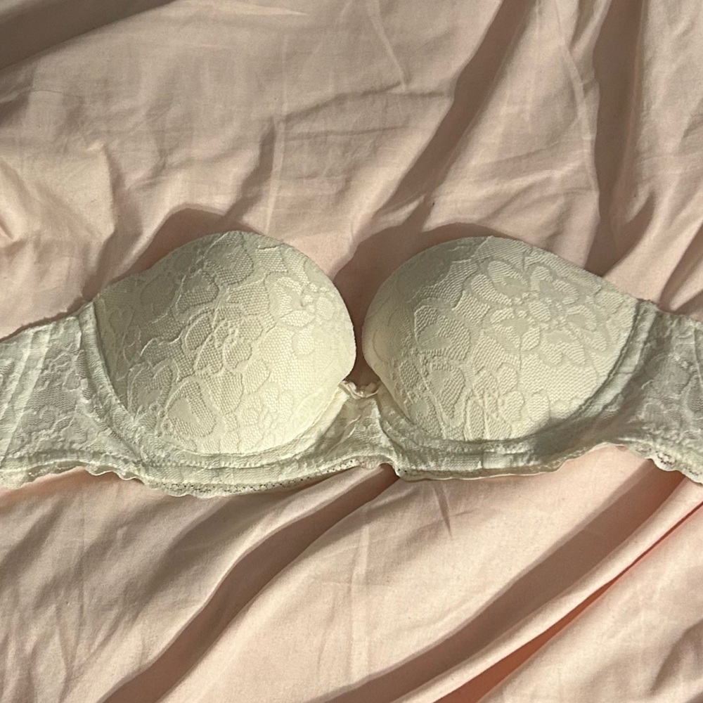 white lacy strapless bra